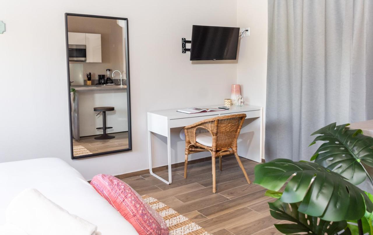 Tradewinds Apartments Симпсън Бей Екстериор снимка